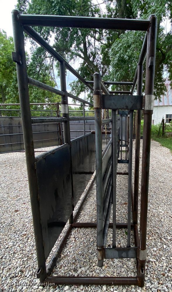 image for item HA9600 Livestock alley with tub