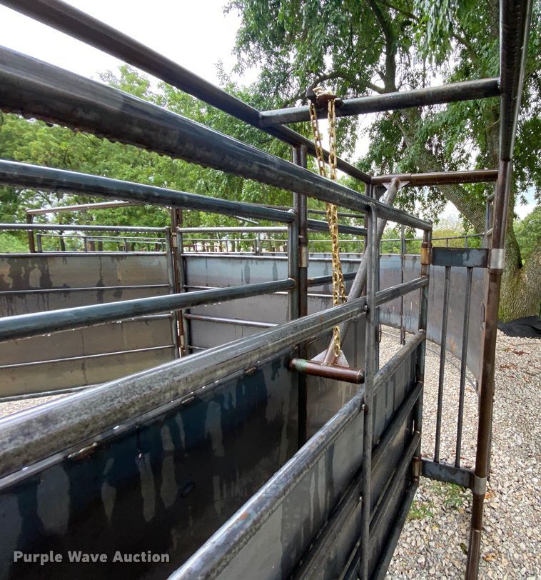 image for item HA9600 Livestock alley with tub