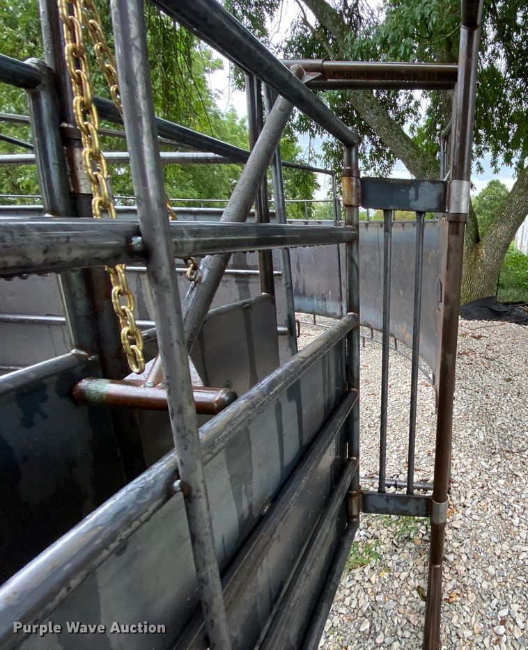 image for item HA9600 Livestock alley with tub