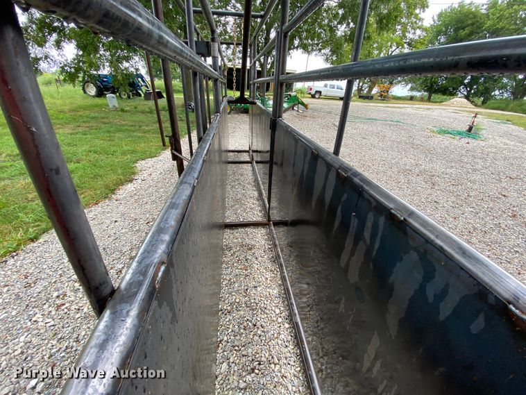 image for item HA9600 Livestock alley with tub