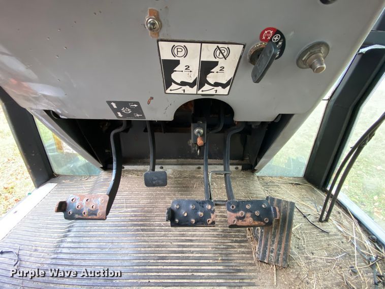 image for item HA9603 2010 Massey Ferguson  tractor