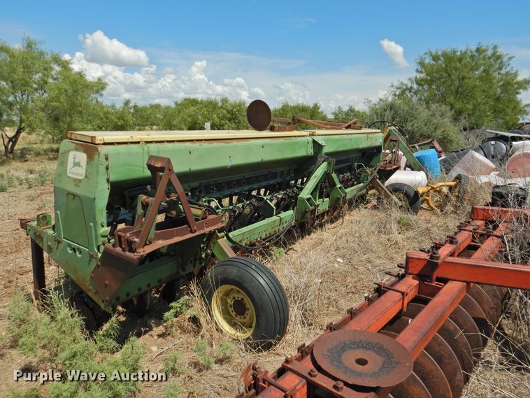 image for item HB9001 John Deere 520 grain drill