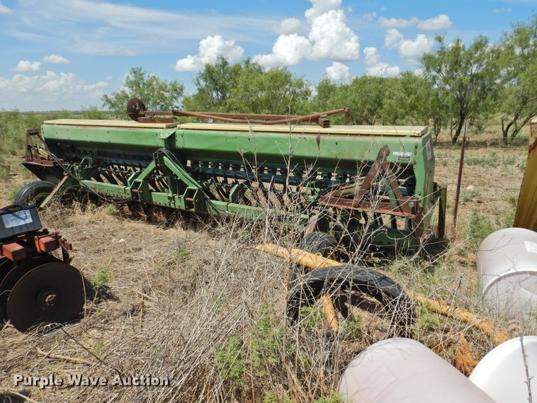 image for item HB9001 John Deere 520 grain drill