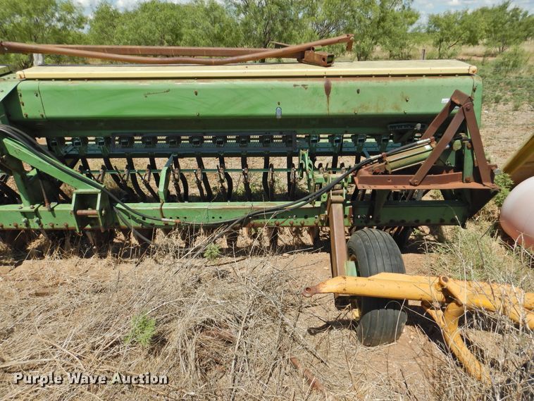 image for item HB9001 John Deere 520 grain drill