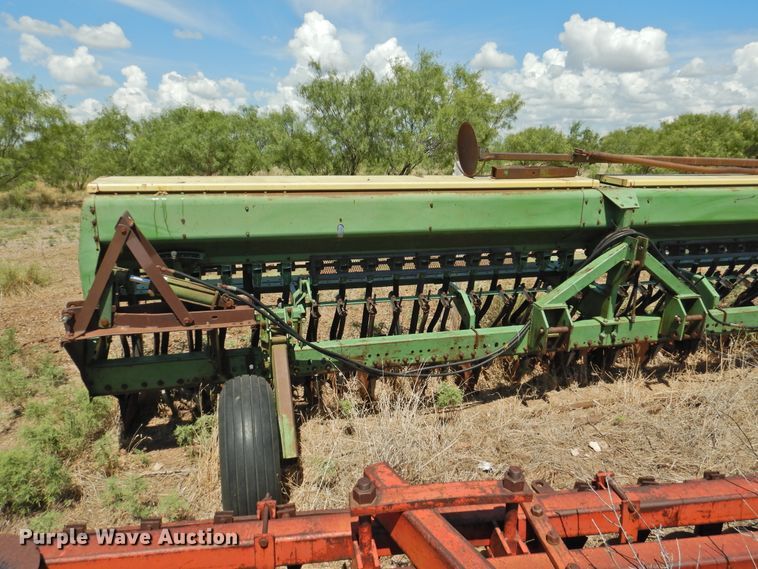 image for item HB9001 John Deere 520 grain drill