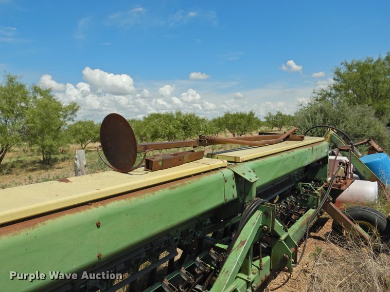 image for item HB9001 John Deere 520 grain drill