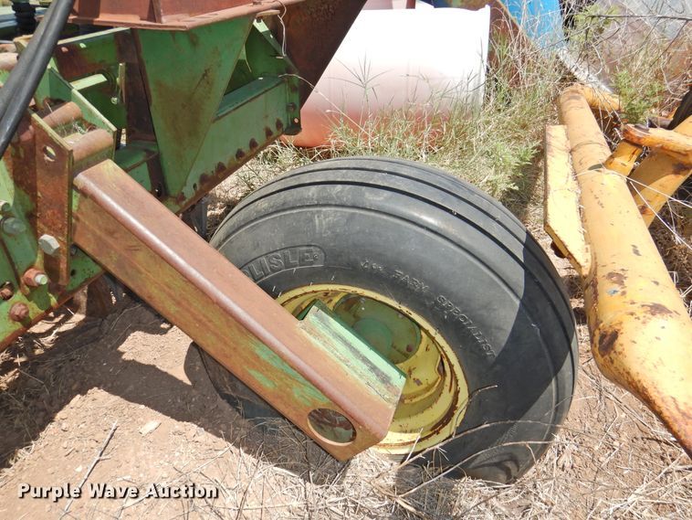 image for item HB9001 John Deere 520 grain drill