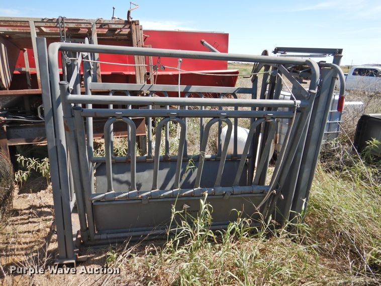image for item HB9004 County-line livestock squeeze chute