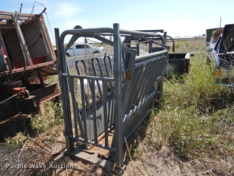 image for item HB9004 County-line livestock squeeze chute