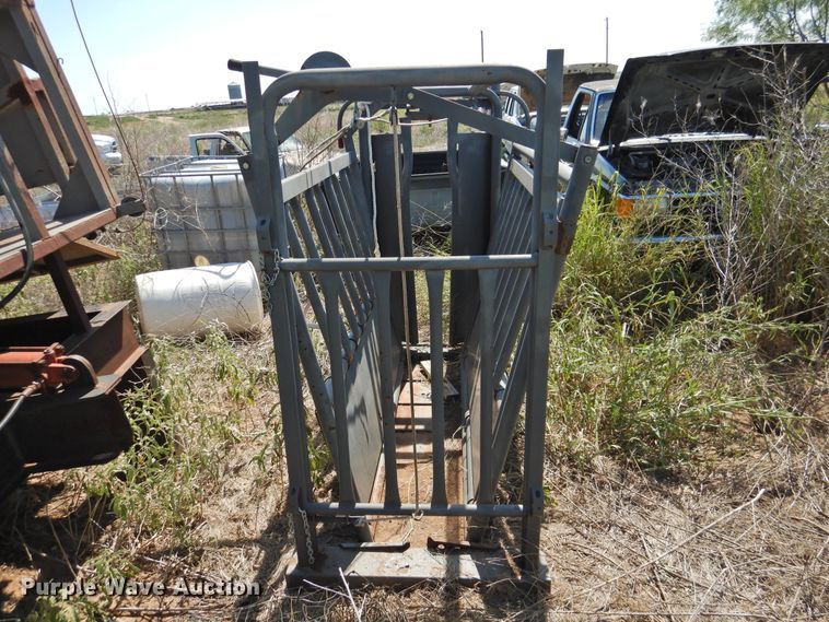 image for item HB9004 County-line livestock squeeze chute