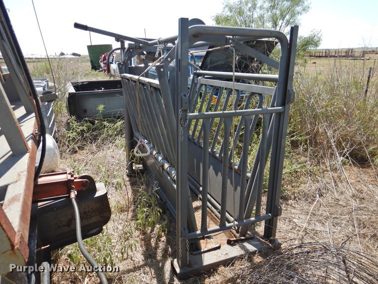 image for item HB9004 County-line livestock squeeze chute