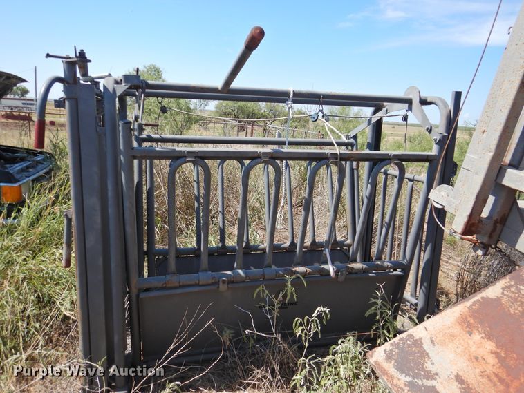 image for item HB9004 County-line livestock squeeze chute