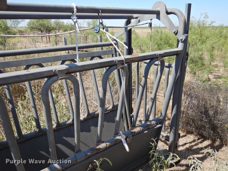 image for item HB9004 County-line livestock squeeze chute