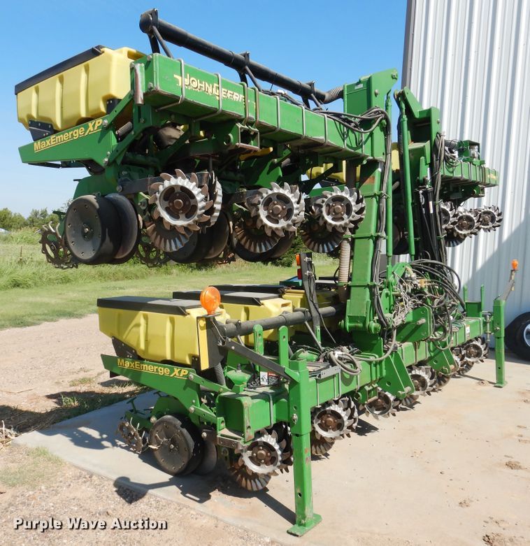 image for item HB9009 2010 John Deere 1720 no-till planter