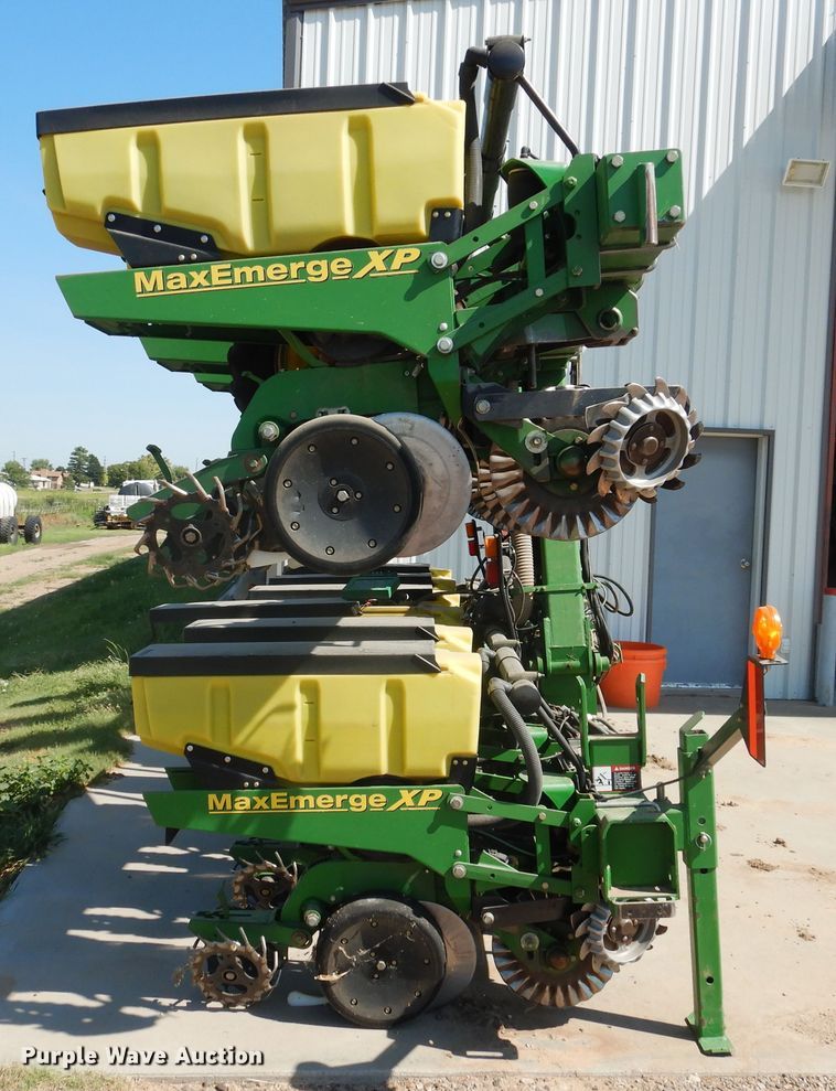 image for item HB9009 2010 John Deere 1720 no-till planter