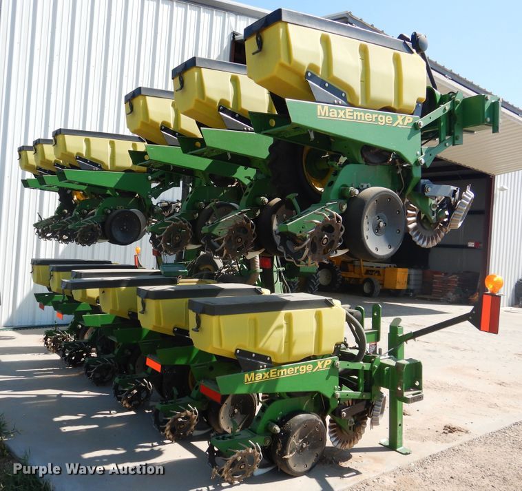 image for item HB9009 2010 John Deere 1720 no-till planter
