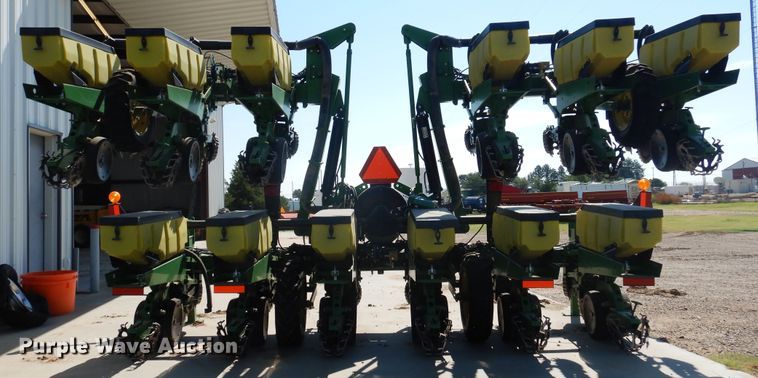 image for item HB9009 2010 John Deere 1720 no-till planter