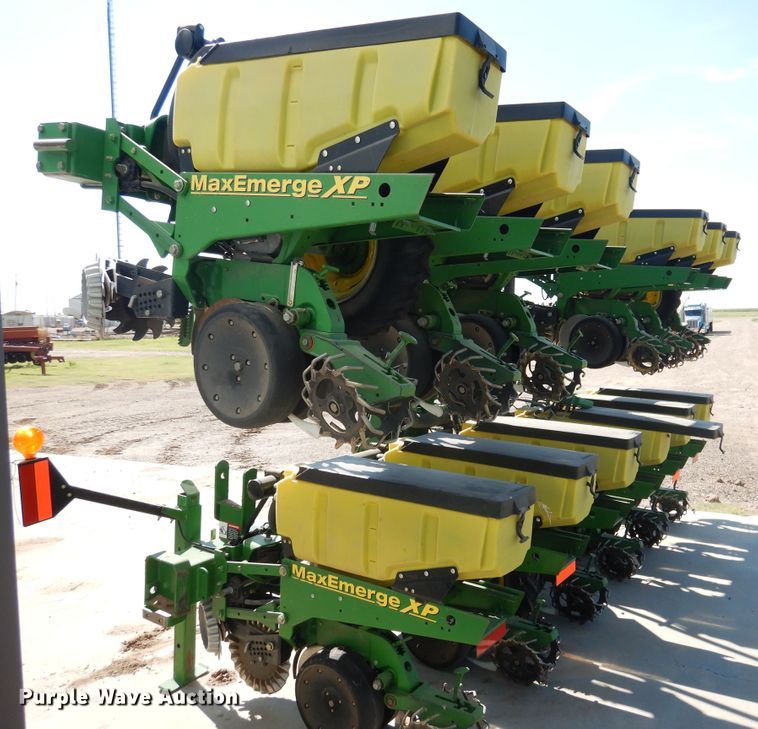 image for item HB9009 2010 John Deere 1720 no-till planter