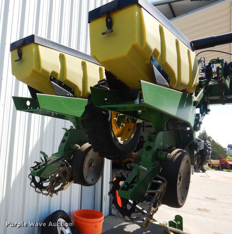 image for item HB9009 2010 John Deere 1720 no-till planter