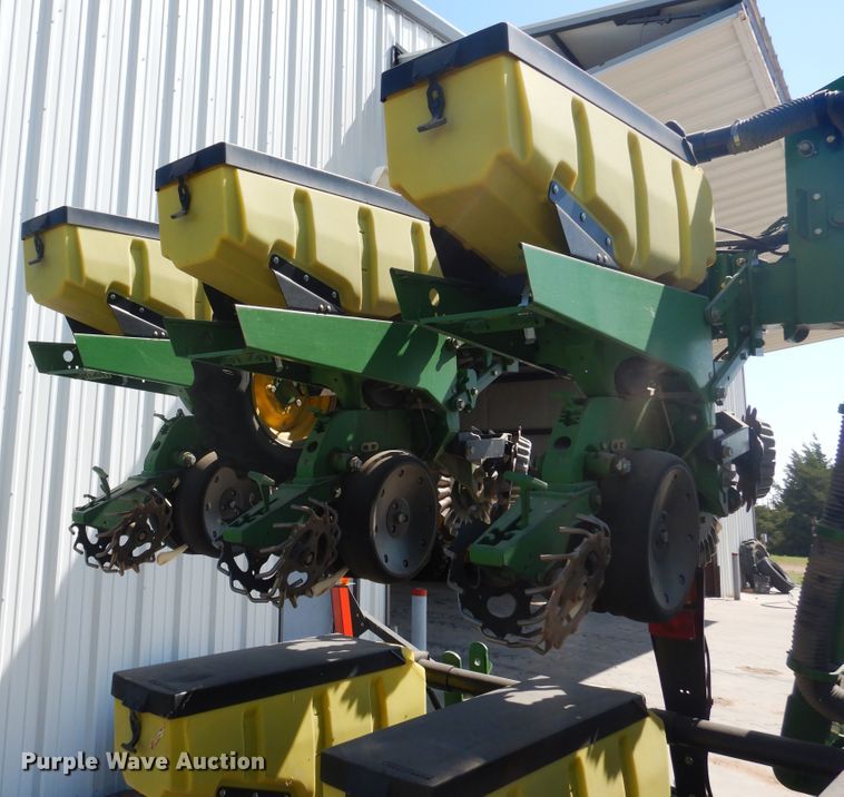 image for item HB9009 2010 John Deere 1720 no-till planter