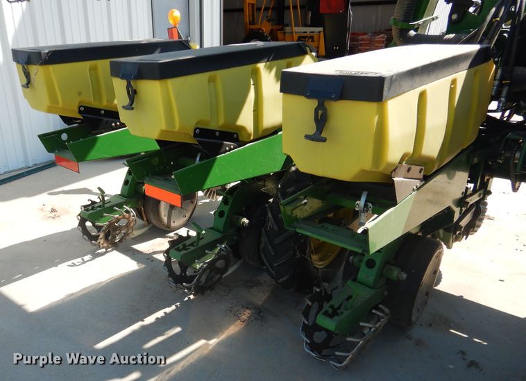 image for item HB9009 2010 John Deere 1720 no-till planter