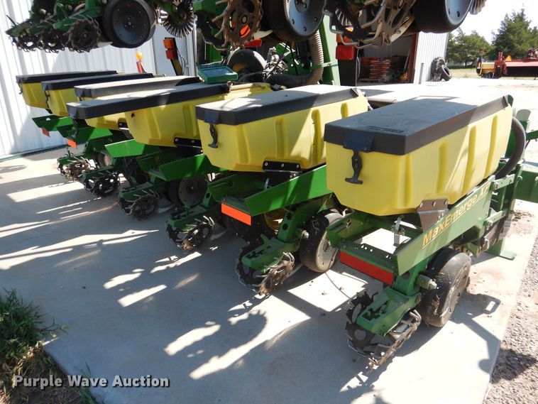 image for item HB9009 2010 John Deere 1720 no-till planter
