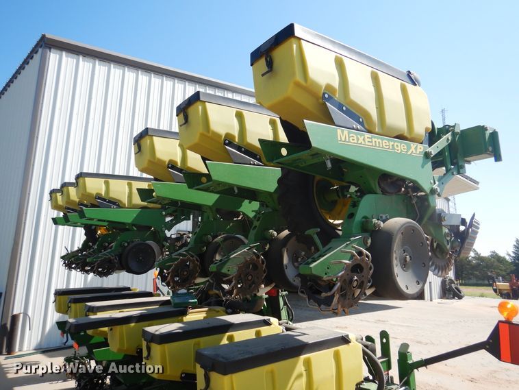 image for item HB9009 2010 John Deere 1720 no-till planter