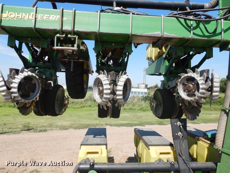 image for item HB9009 2010 John Deere 1720 no-till planter