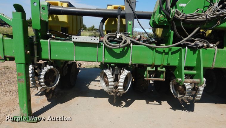 image for item HB9009 2010 John Deere 1720 no-till planter