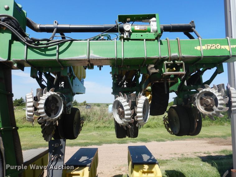 image for item HB9009 2010 John Deere 1720 no-till planter