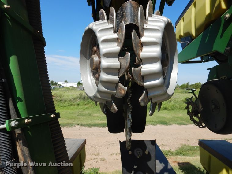 image for item HB9009 2010 John Deere 1720 no-till planter