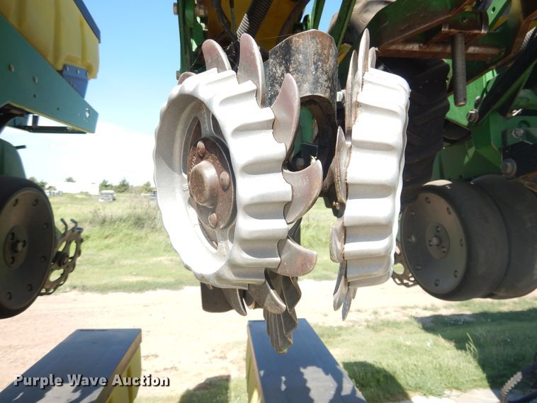 image for item HB9009 2010 John Deere 1720 no-till planter