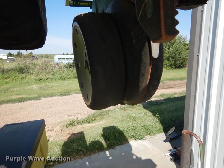 image for item HB9009 2010 John Deere 1720 no-till planter