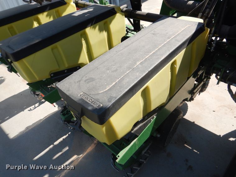 image for item HB9009 2010 John Deere 1720 no-till planter