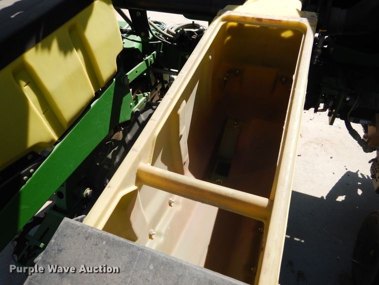 image for item HB9009 2010 John Deere 1720 no-till planter