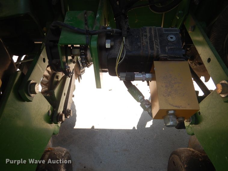 image for item HB9009 2010 John Deere 1720 no-till planter