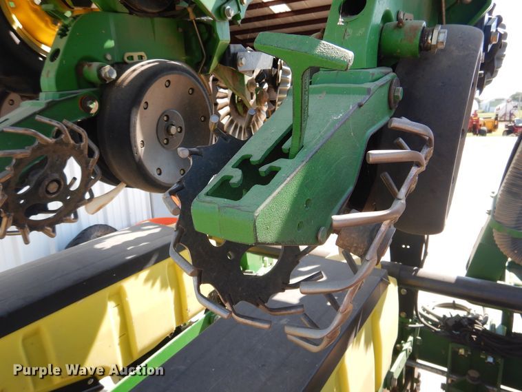 image for item HB9009 2010 John Deere 1720 no-till planter