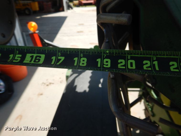image for item HB9009 2010 John Deere 1720 no-till planter