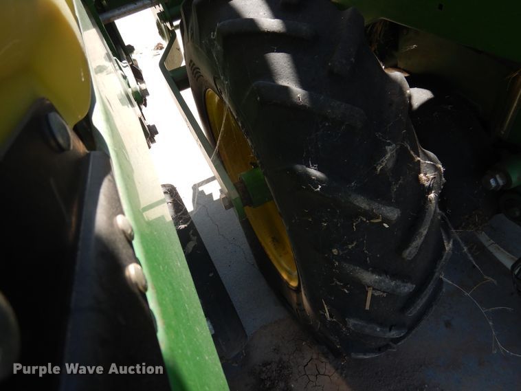 image for item HB9009 2010 John Deere 1720 no-till planter