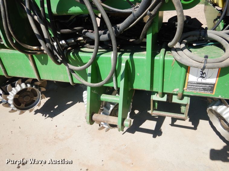 image for item HB9009 2010 John Deere 1720 no-till planter