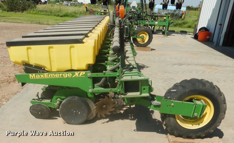 image for item HB9010 John Deere 1730 no-till planter