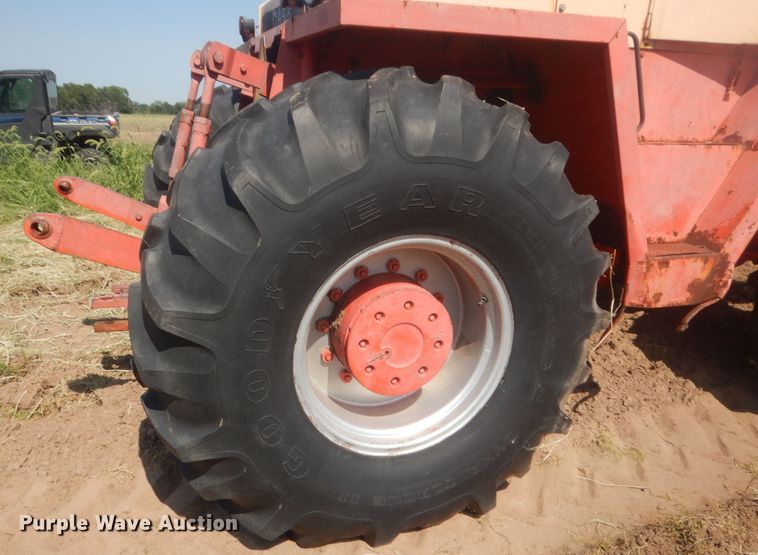 image for item HB9381 Case 1470  4WD tractor