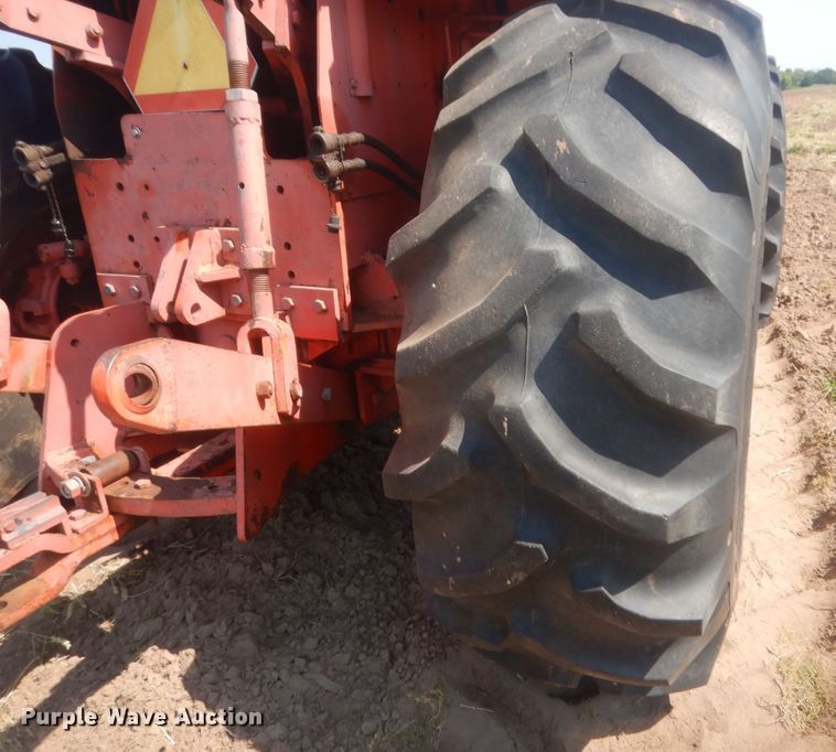 image for item HB9381 Case 1470  4WD tractor