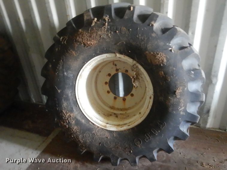 image for item HB9381 Case 1470  4WD tractor