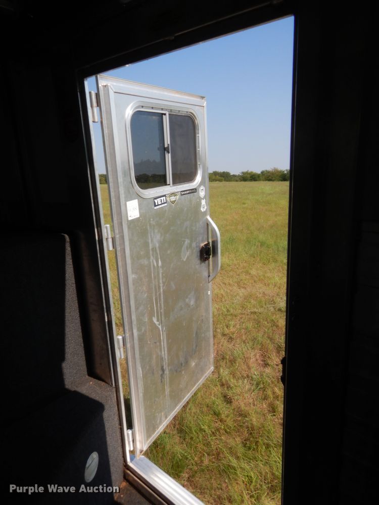image for item HB9423 2015 Elite horse trailer