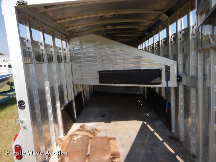 image for item HB9423 2015 Elite horse trailer