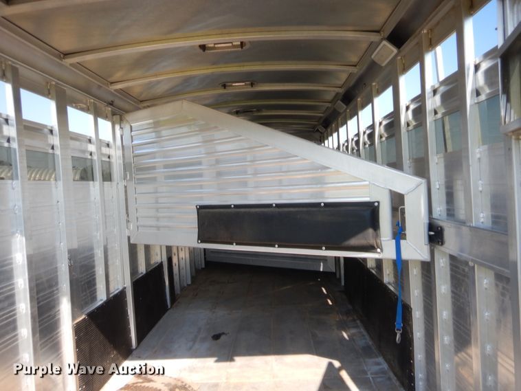 image for item HB9423 2015 Elite horse trailer