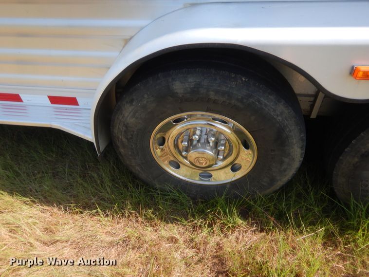 image for item HB9423 2015 Elite horse trailer