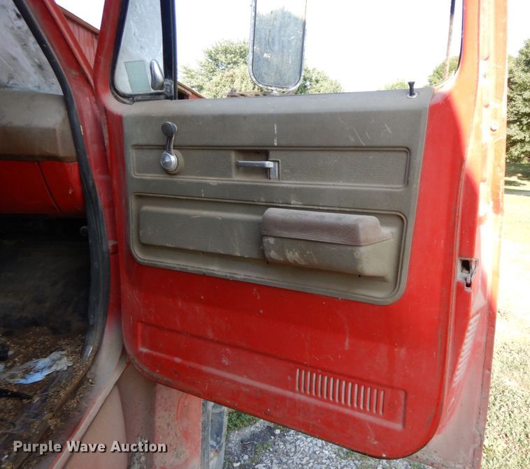 image for item HJ9529 1974 Chevrolet C65  grain truck