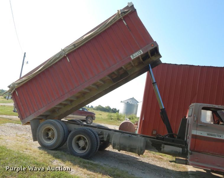 image for item HJ9529 1974 Chevrolet C65  grain truck